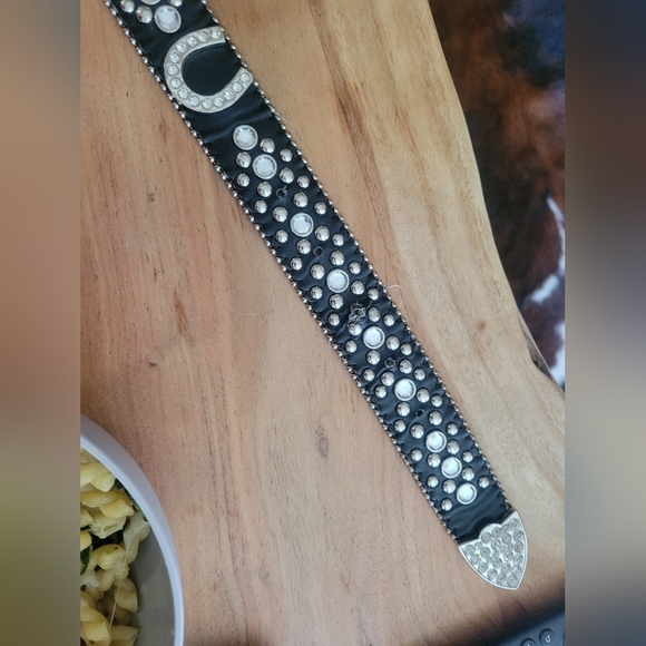 Blingy horseshoe belt - Picture 3 of 4